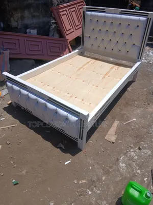 4x6 Mocket Bed White With Black Stripes and Black Button  HQ