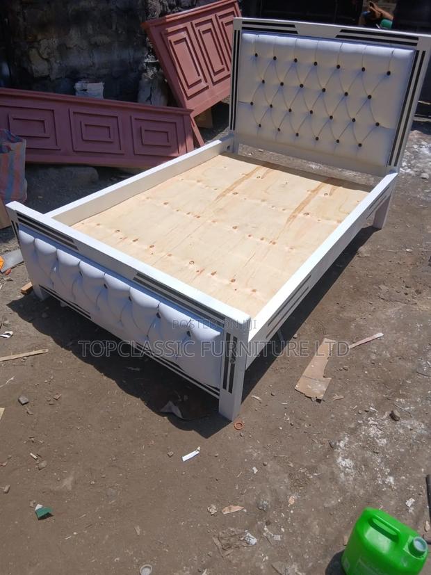 4x6 Mocket Bed White With Black Stripes and Black Button  HQ