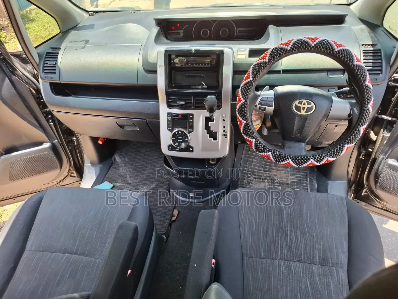 Toyota Voxy X 2WD 8-Seater 2011 Black