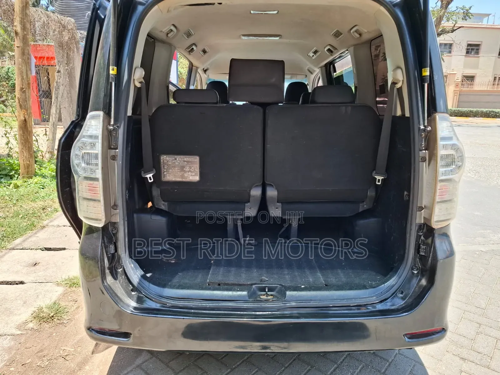 Toyota Voxy X 2WD 8-Seater 2011 Black
