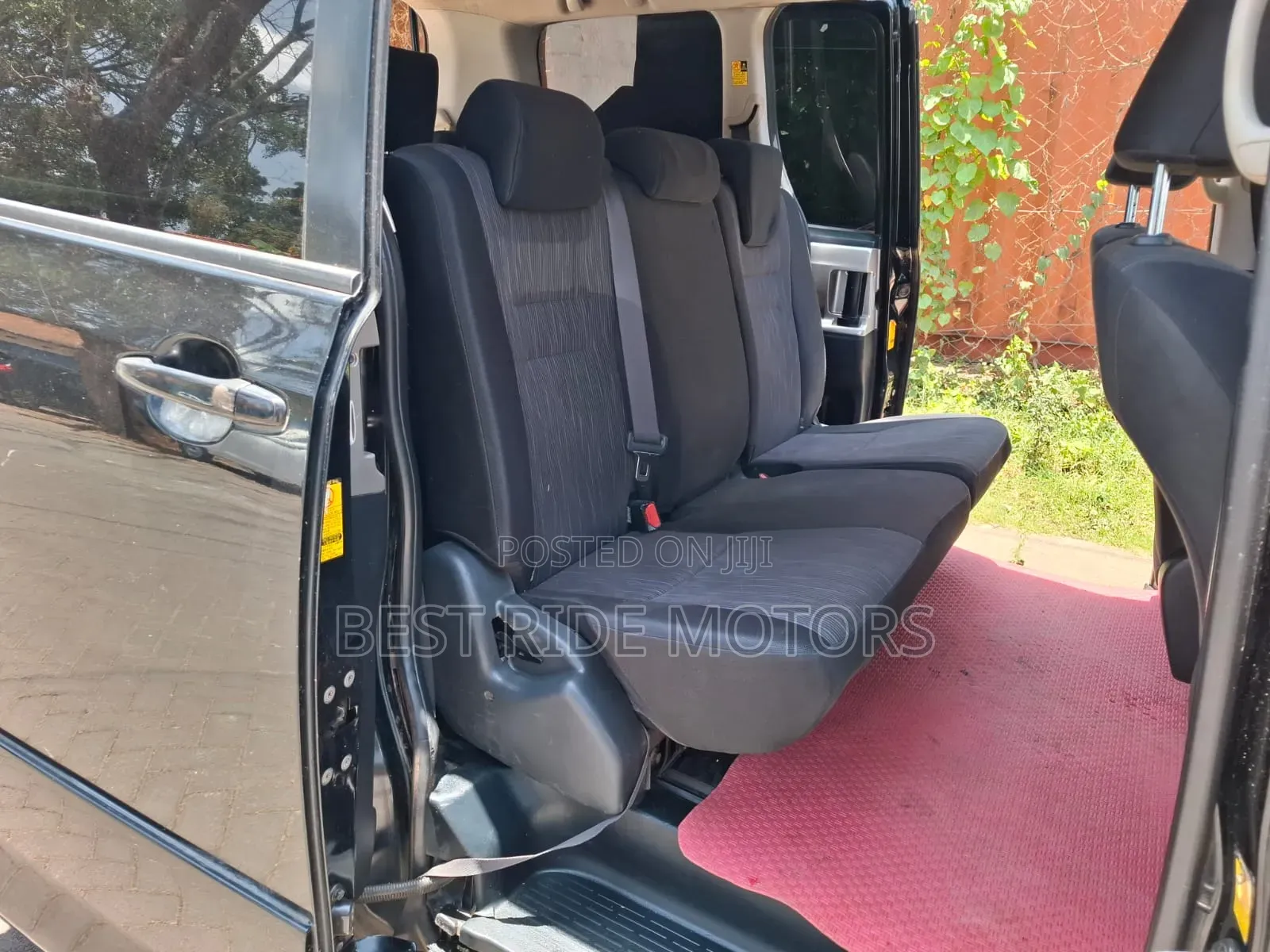 Toyota Voxy X 2WD 8-Seater 2011 Black