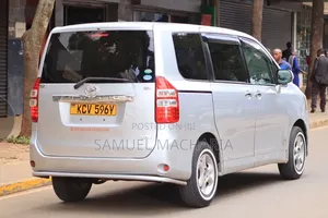 Toyota Noah 2.0 158hp FWD (8 Seater) 2012 Silver