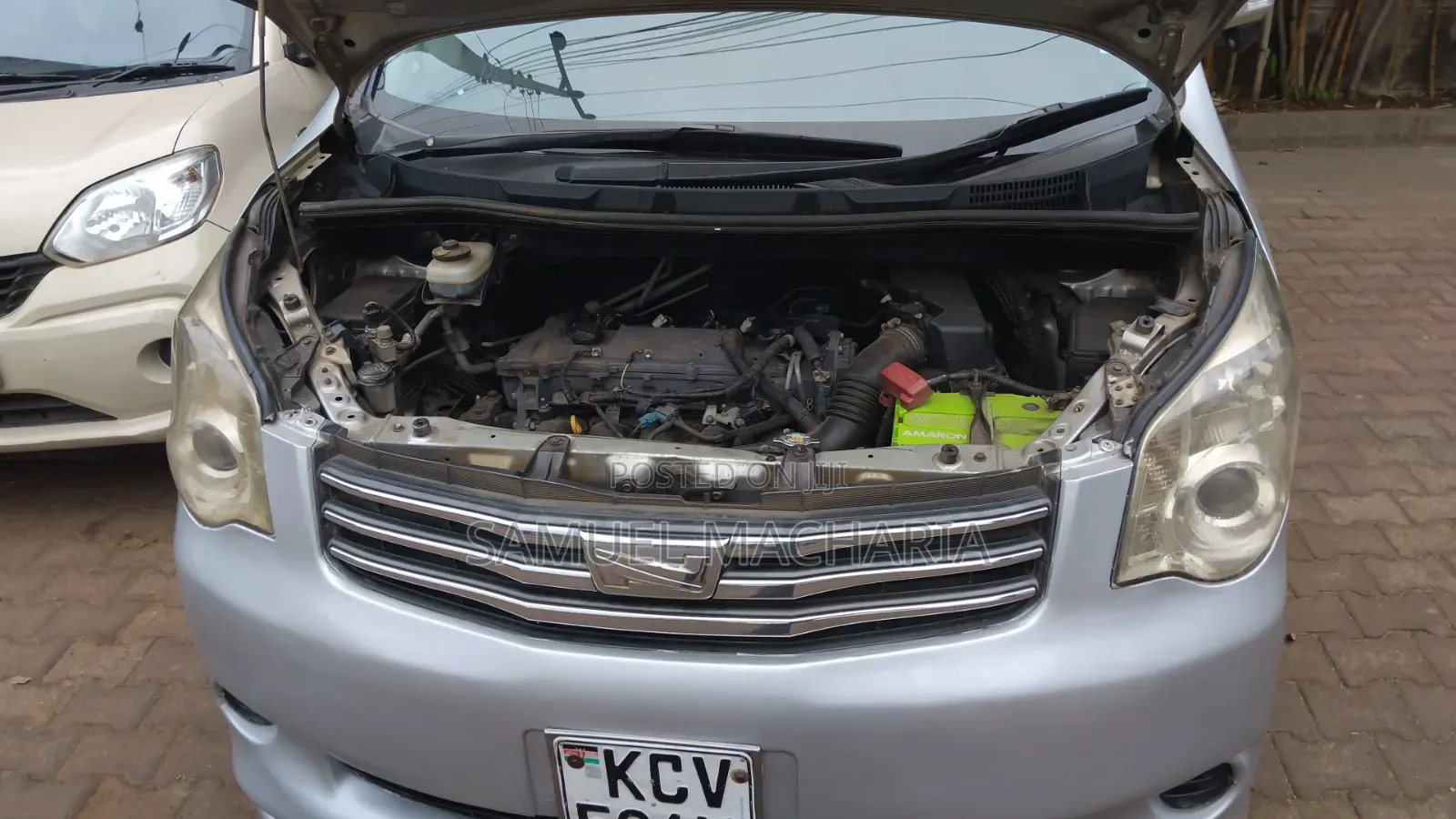 Toyota Noah 2.0 158hp FWD (8 Seater) 2012 Silver