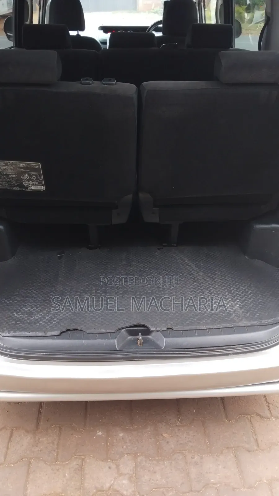 Toyota Noah 2.0 158hp FWD (8 Seater) 2012 Silver