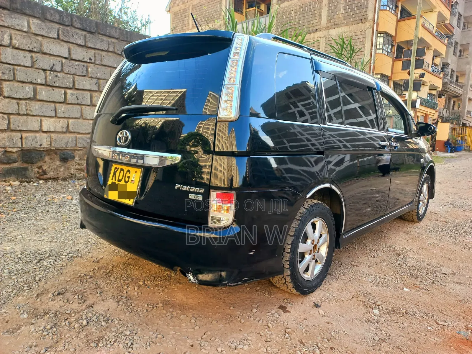 Toyota ISIS 2014 Black