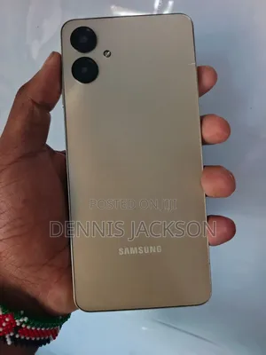 Samsung Galaxy A06 128 GB Gold