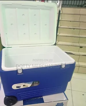 100 Liters Cooler Box