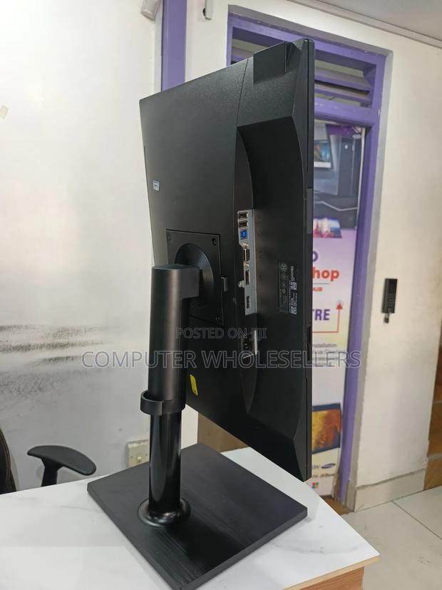 Dell 22" Monitors - thumbnail 2
