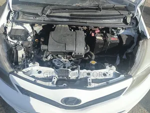 Toyota Vitz 2014 White