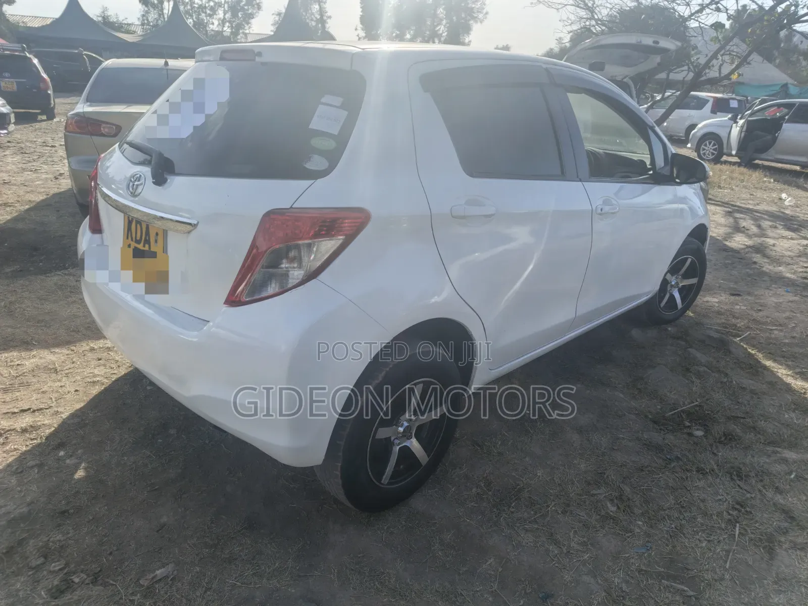 Toyota Vitz 2014 White