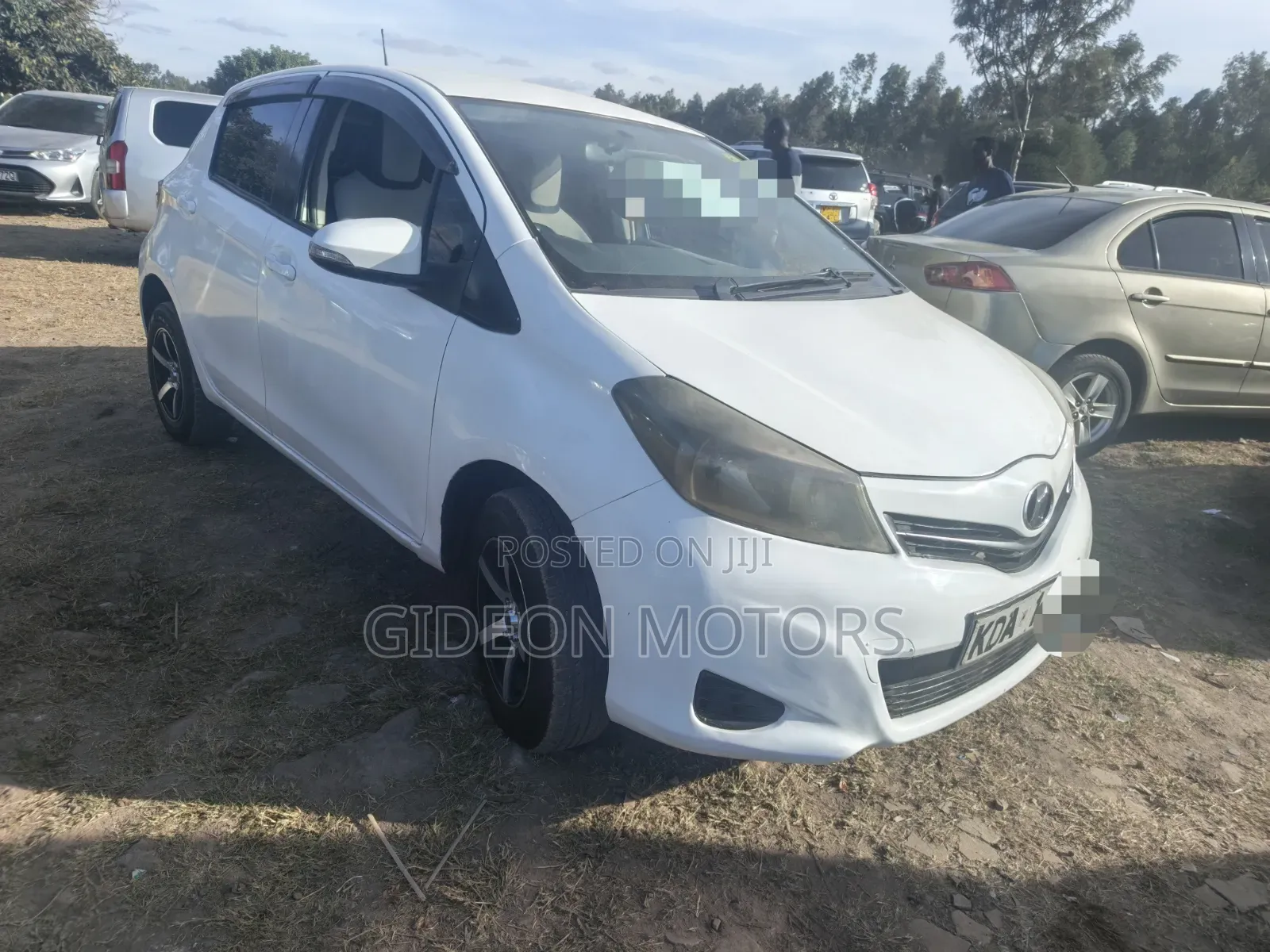 Toyota Vitz 2014 White