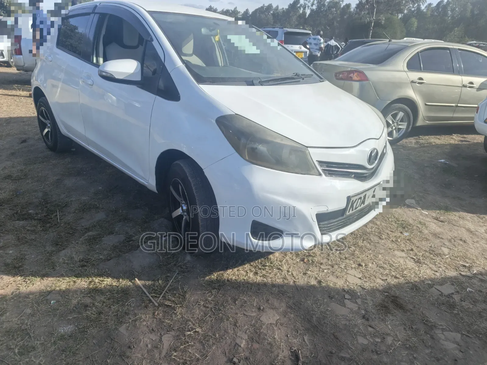 Toyota Vitz 2014 White
