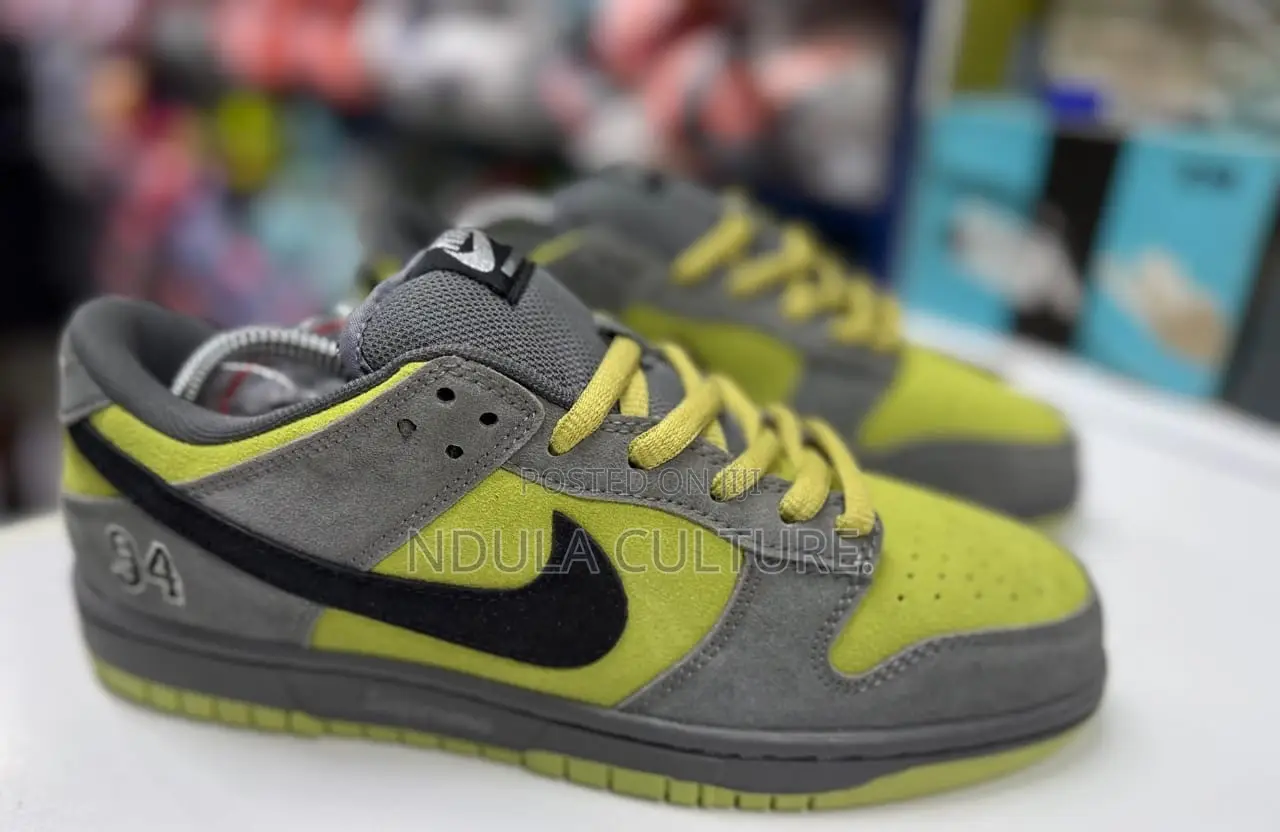 Nike SB Dunk Low X Supreme "94 Camper Green" Sneaker,