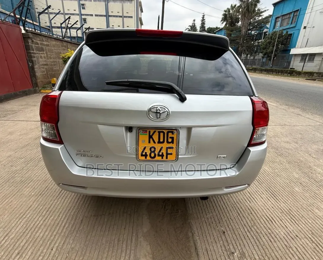 Toyota Corolla Fielder 1.8 Petrol FWD 2014 Silver