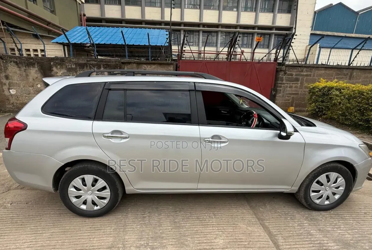 Toyota Corolla Fielder 1.8 Petrol FWD 2014 Silver
