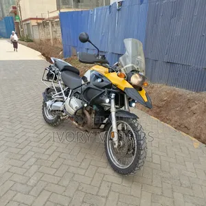 BMW 1200 2011 Yellow