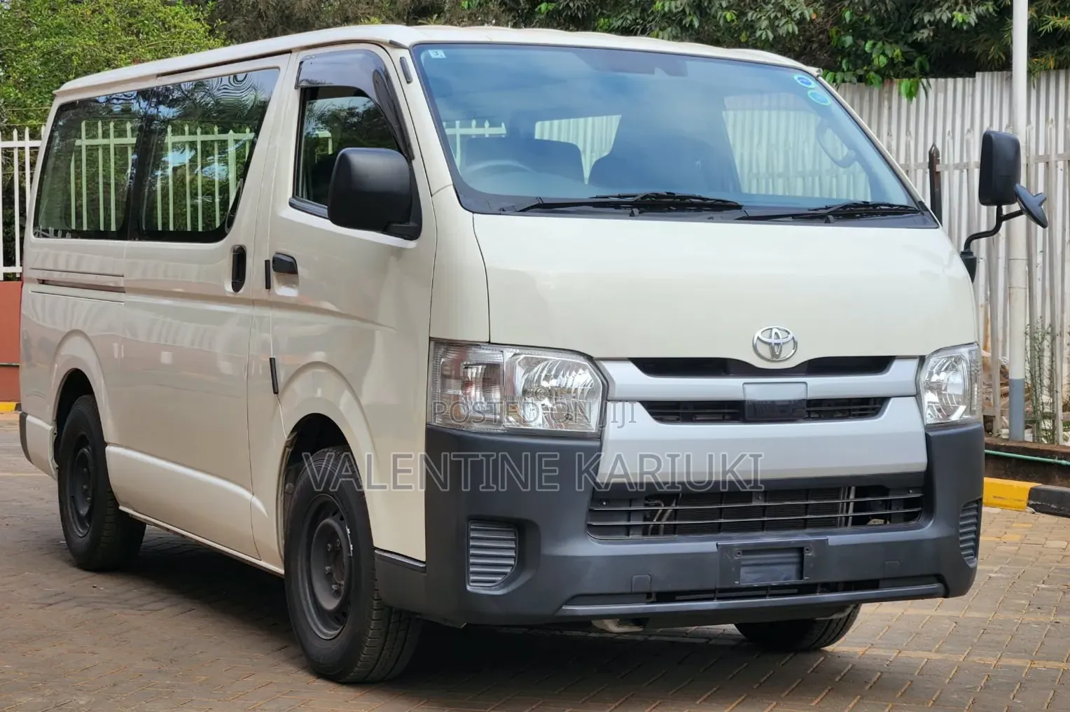 Toyota Grand HiAce 2002 White