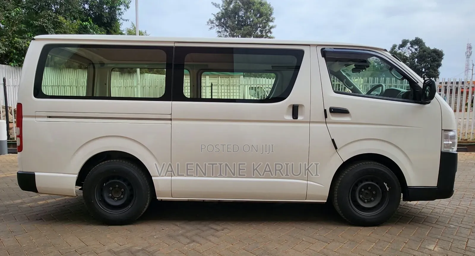 Toyota Grand HiAce 2002 White
