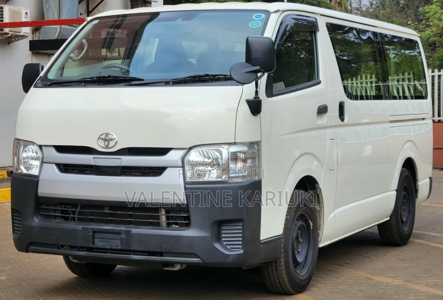 Toyota Grand HiAce 2002 White