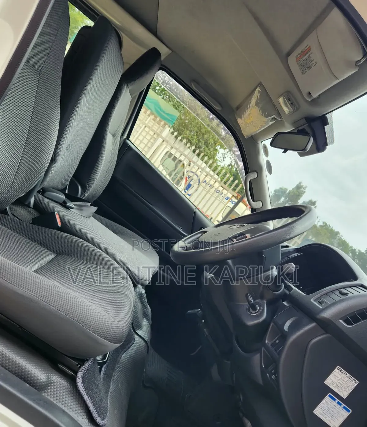 Toyota Grand HiAce 2002 White