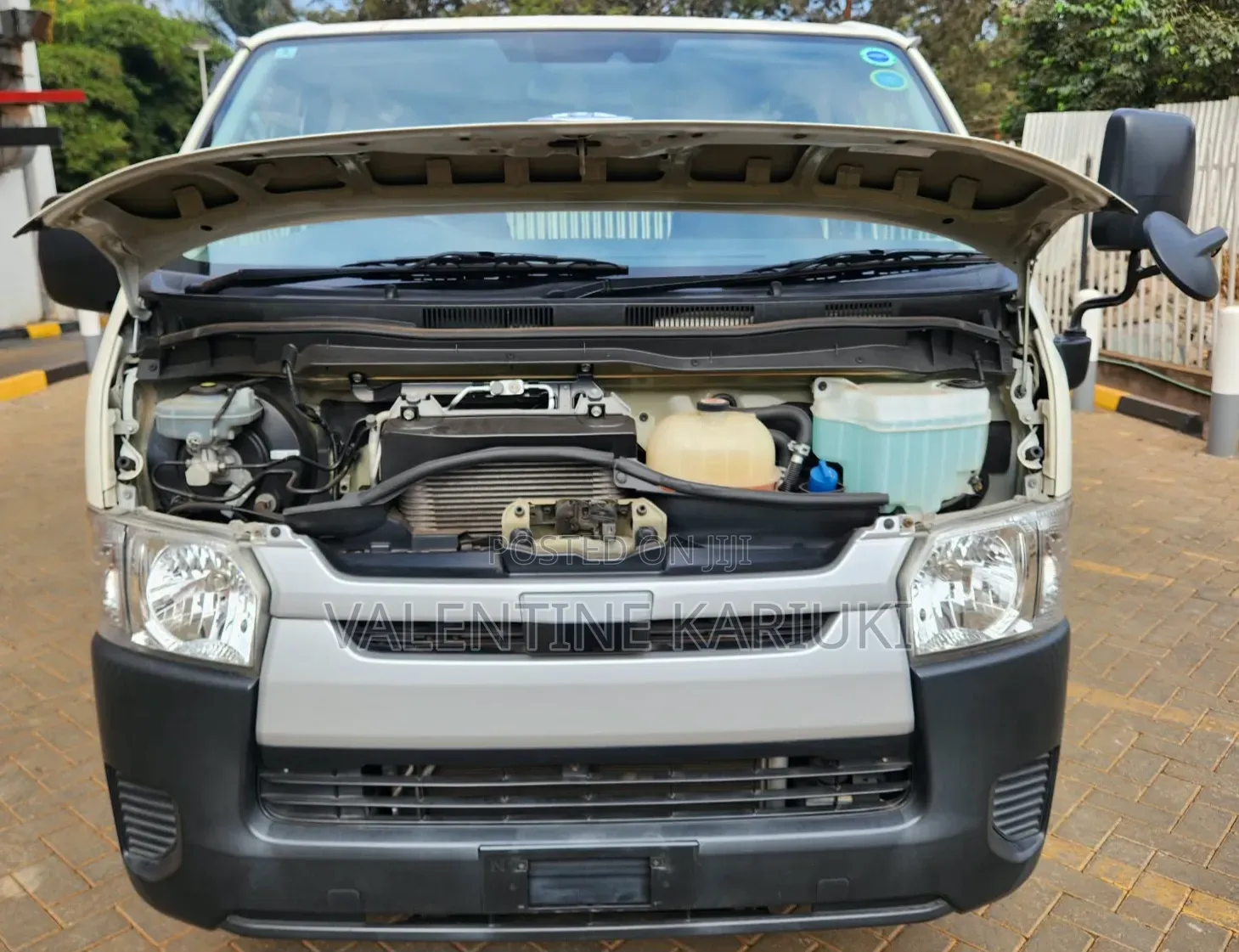 Toyota Grand HiAce 2002 White
