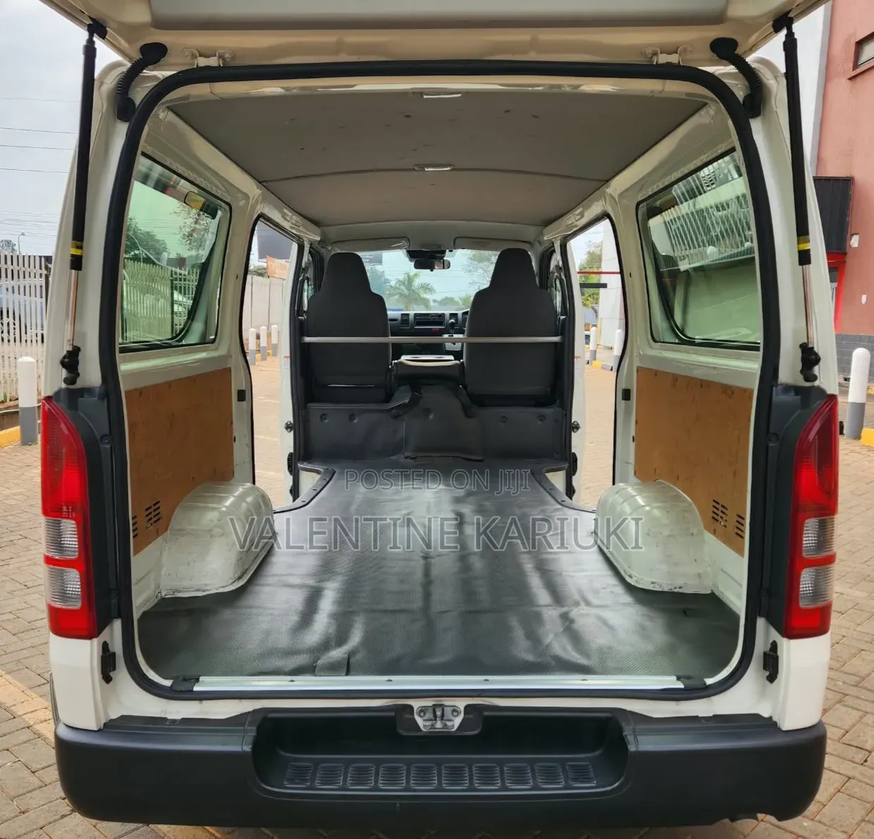 Toyota Grand HiAce 2002 White