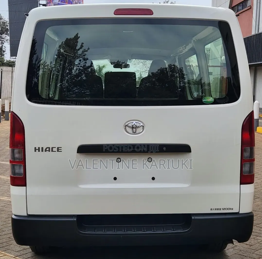 Toyota Grand HiAce 2002 White