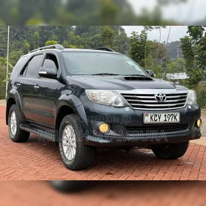 Toyota Fortuner 2013 Black