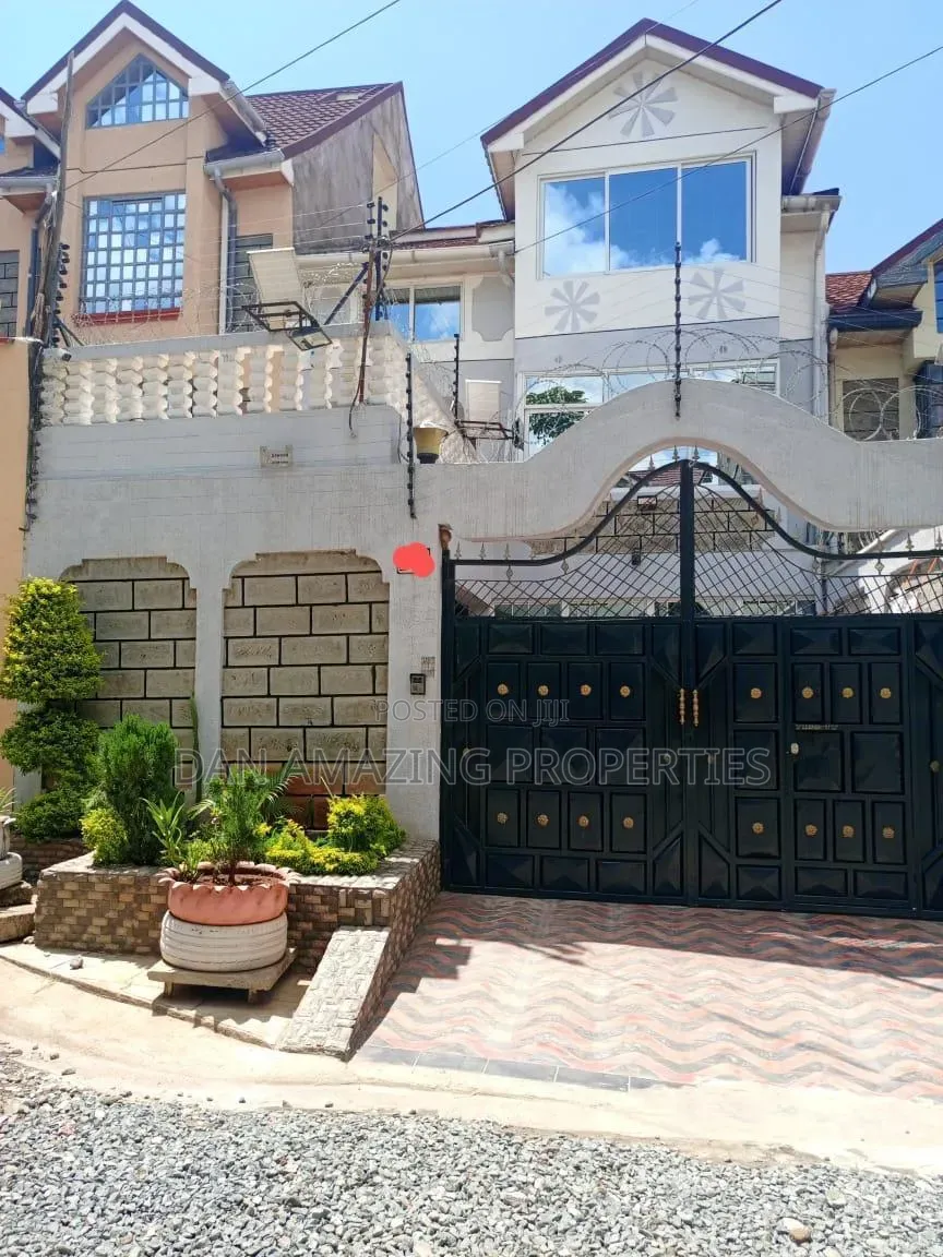 6bdrm Townhouse/Terrace in Sossian Estate, Komarock for sale