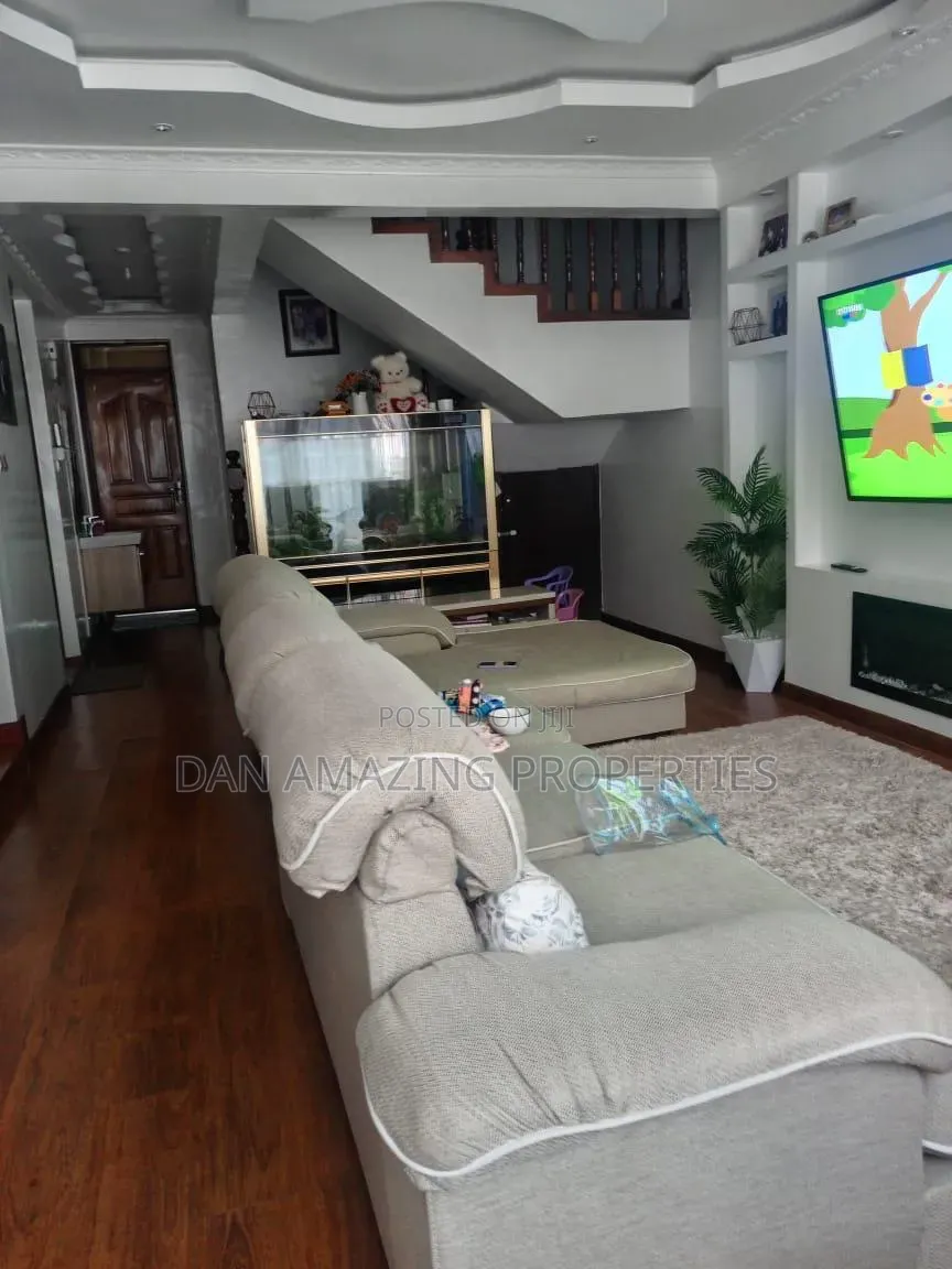 6bdrm Townhouse/Terrace in Sossian Estate, Komarock for sale