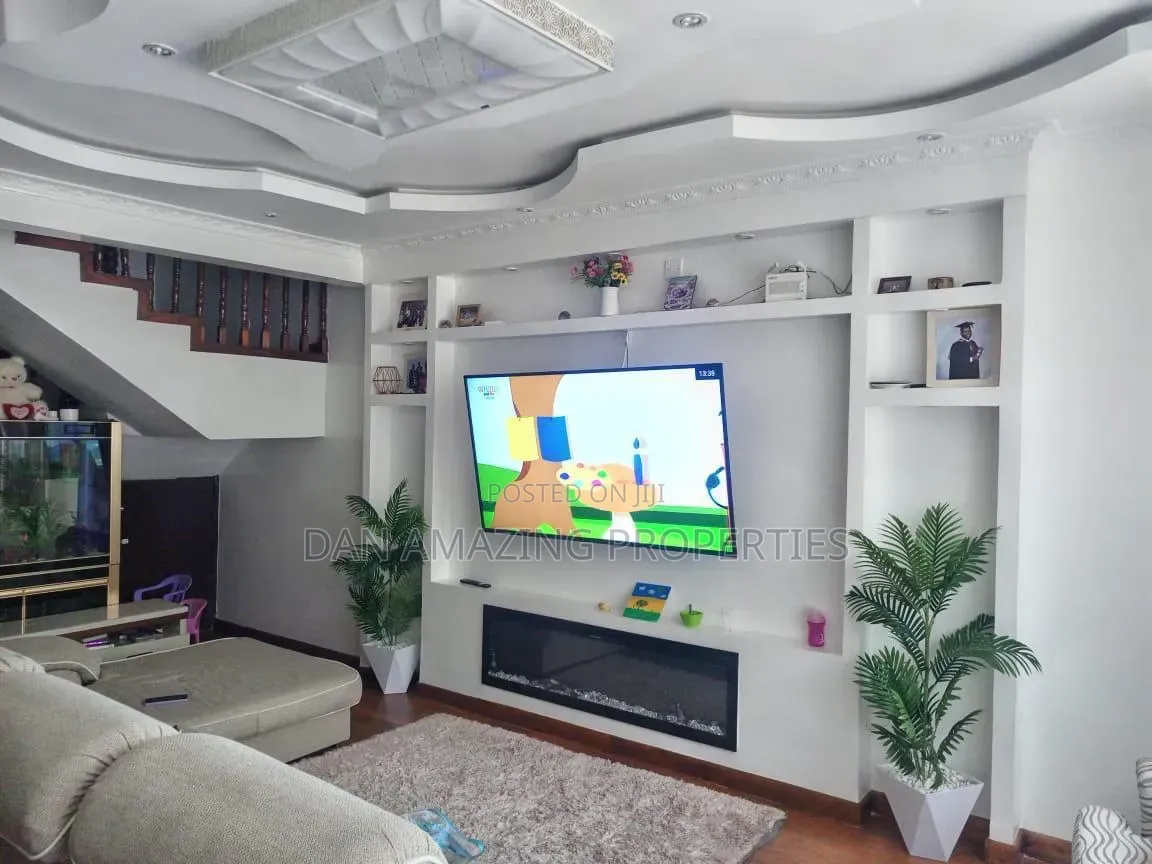 6bdrm Townhouse/Terrace in Sossian Estate, Komarock for sale