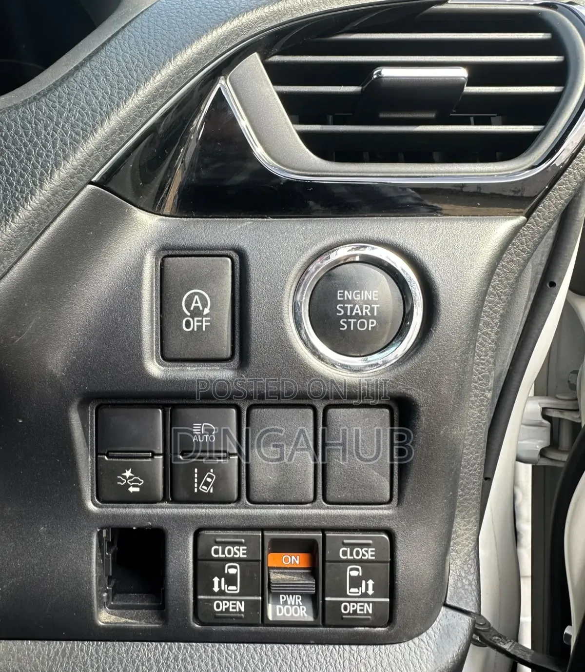 Toyota Esquire 2019 Pearl