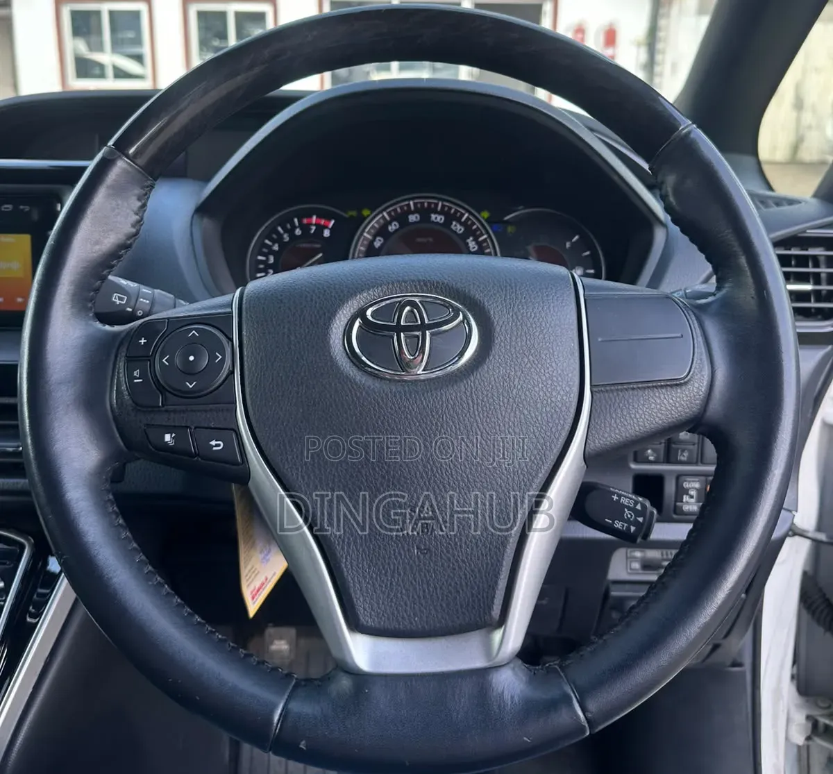 Toyota Esquire 2019 Pearl