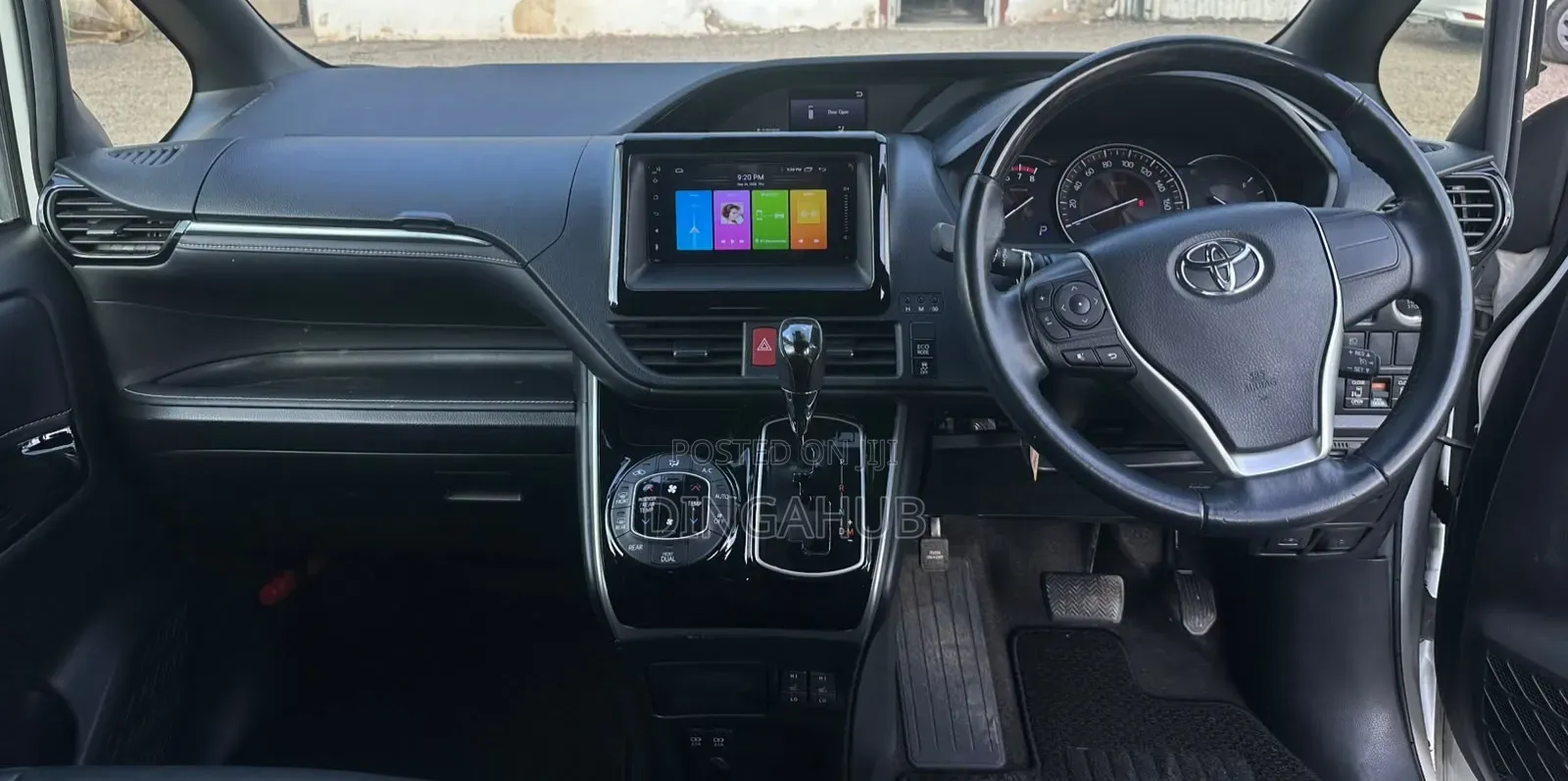 Toyota Esquire 2019 Pearl