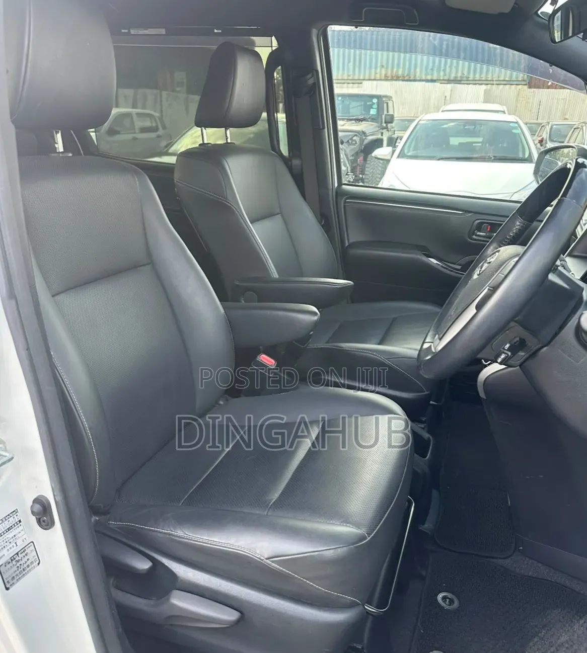Toyota Esquire 2019 Pearl
