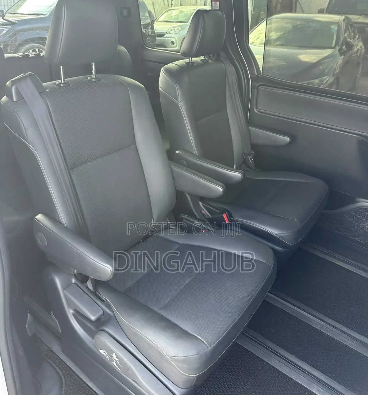 Toyota Esquire 2019 Pearl