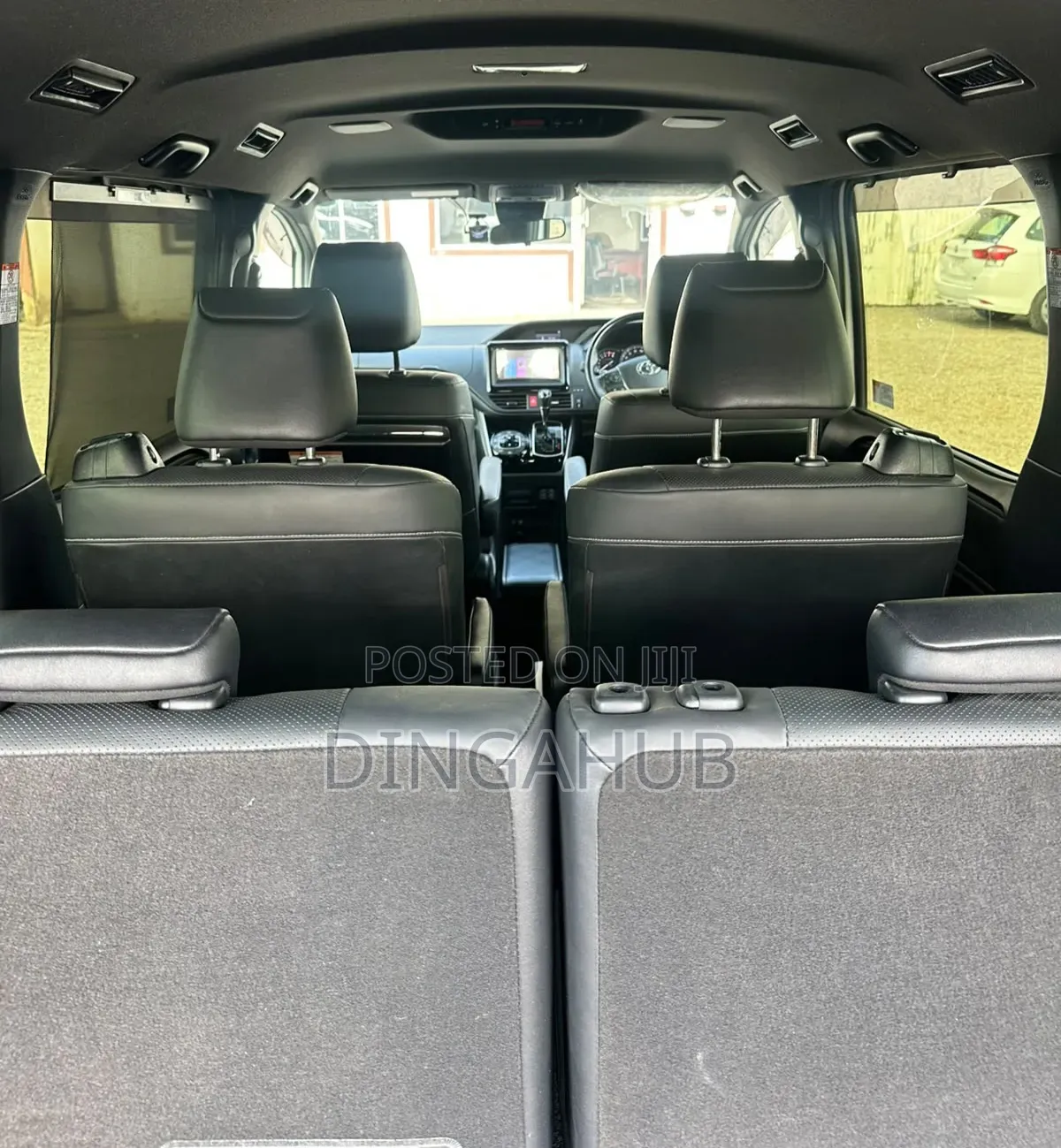 Toyota Esquire 2019 Pearl