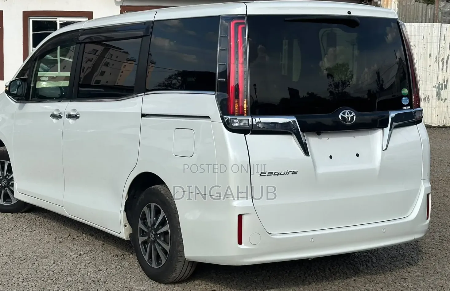 Toyota Esquire 2019 Pearl