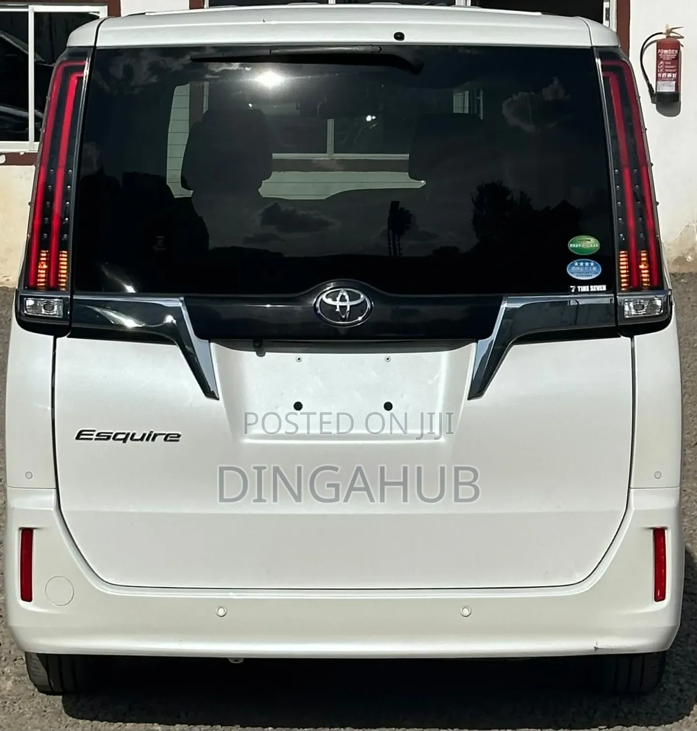 Toyota Esquire 2019 Pearl