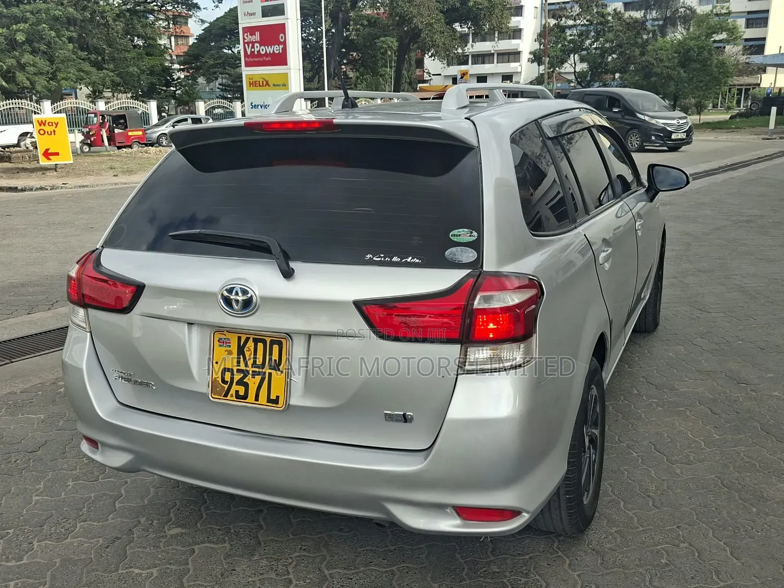 Toyota Corolla Fielder 1.5 Hybrid FWD 2017 Silver