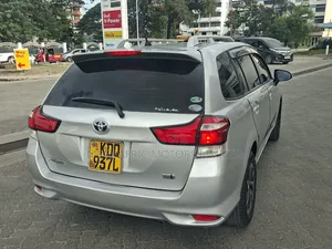 Toyota Corolla Fielder 1.5 Hybrid FWD 2017 Silver