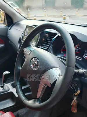 Toyota Hilux 2012 Silver