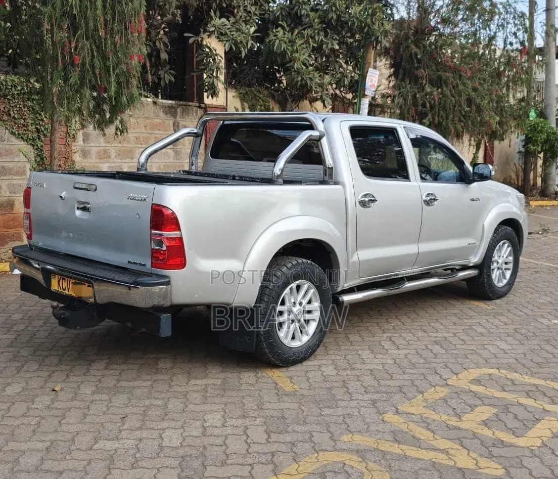 Toyota Hilux 2012 Silver