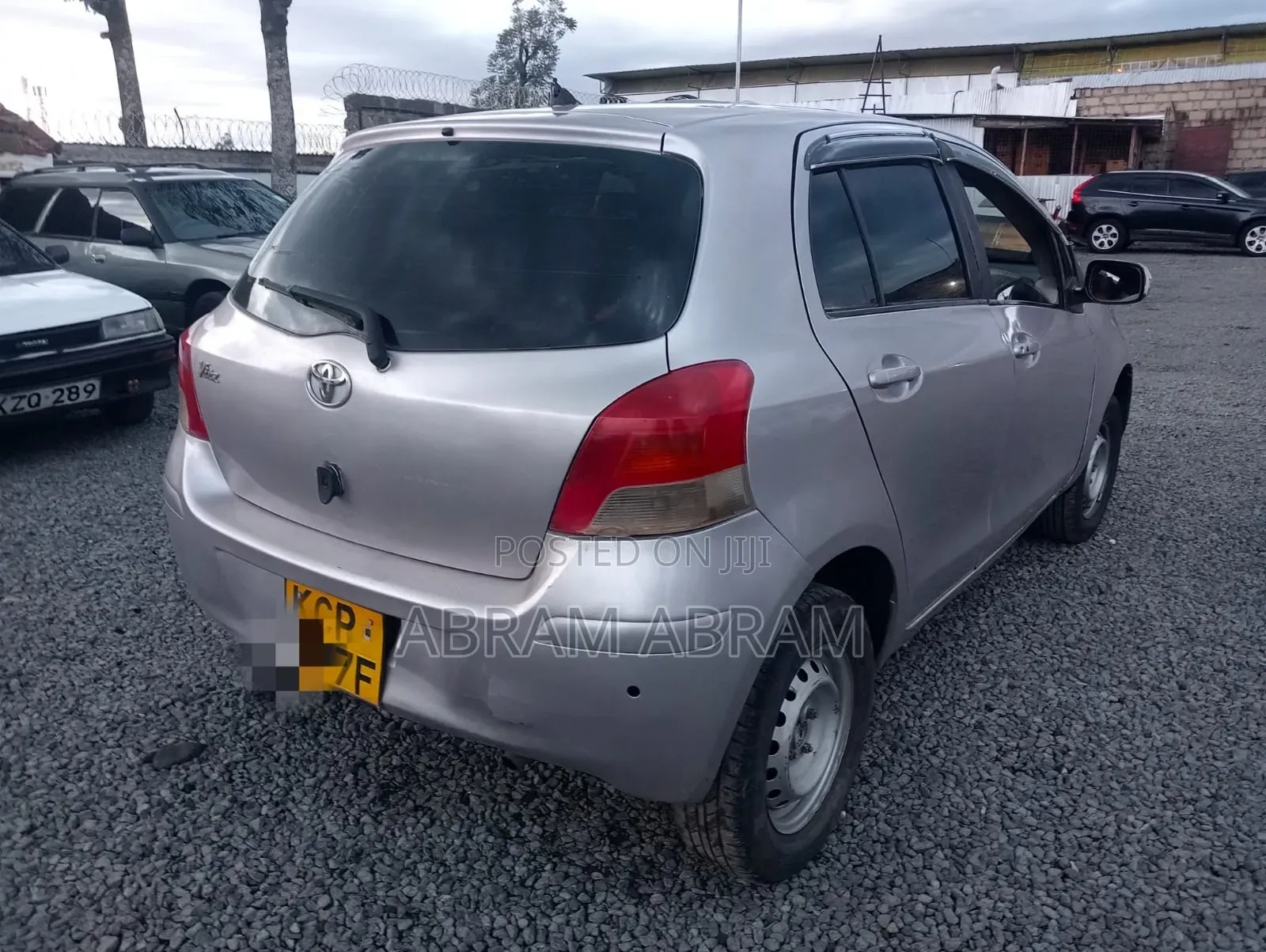 Toyota Vitz 2009 Silver