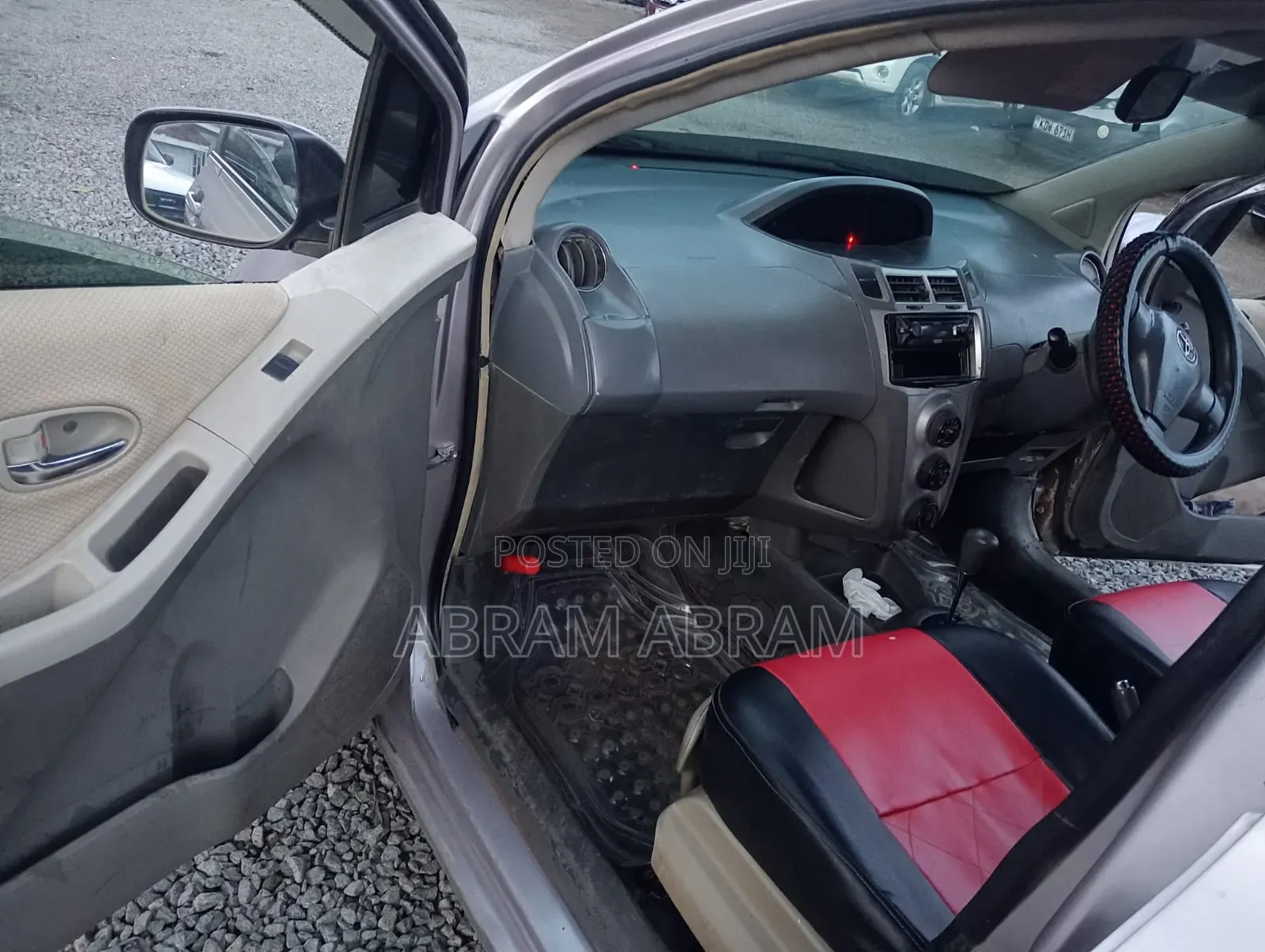 Toyota Vitz 2009 Silver