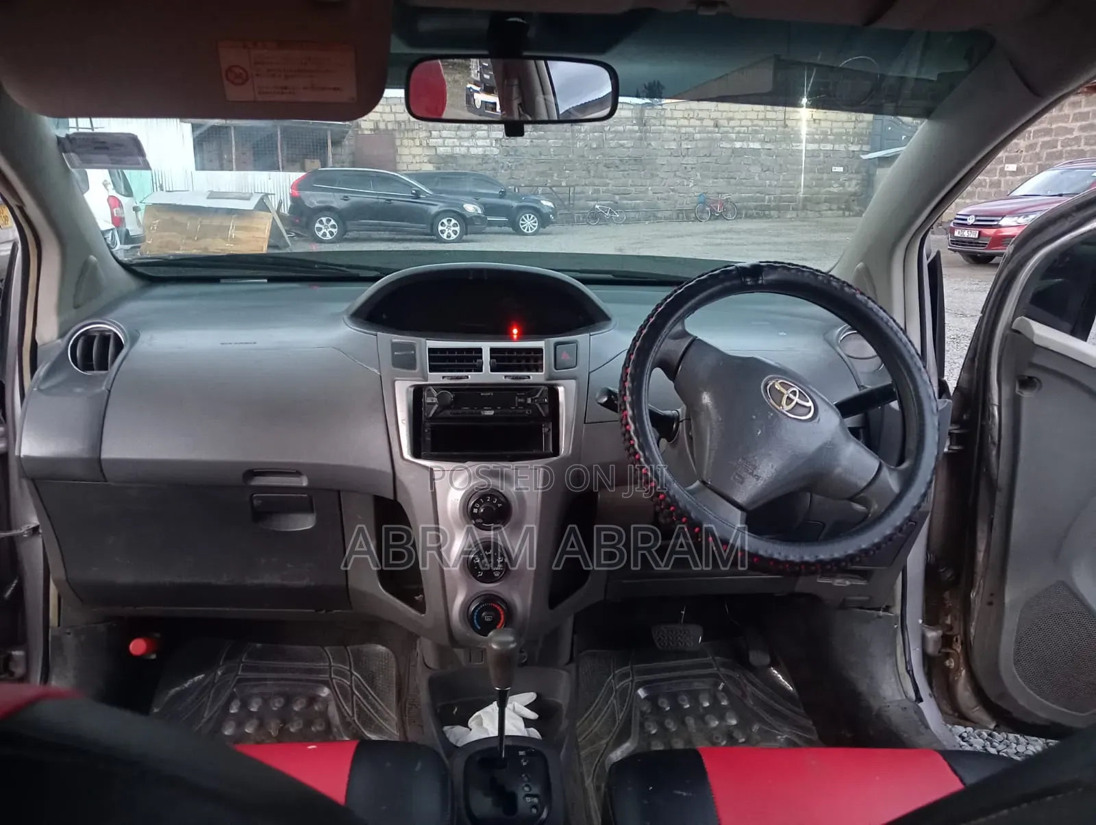 Toyota Vitz 2009 Silver