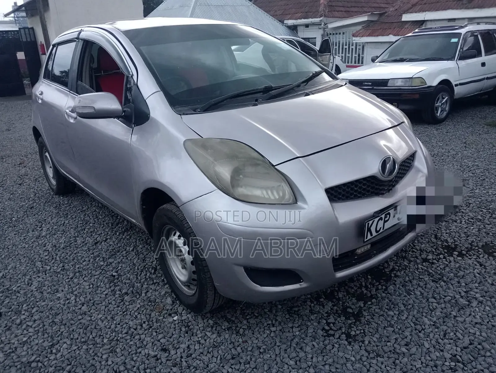 Toyota Vitz 2009 Silver