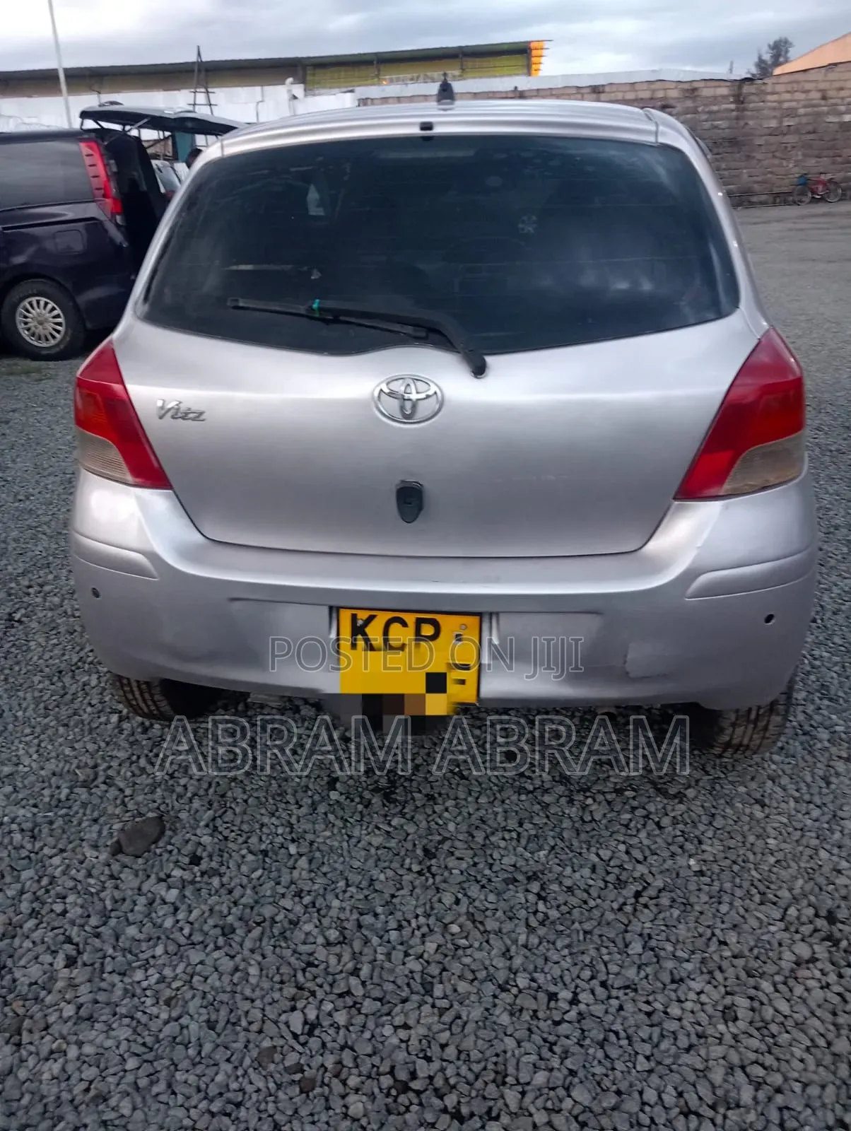 Toyota Vitz 2009 Silver