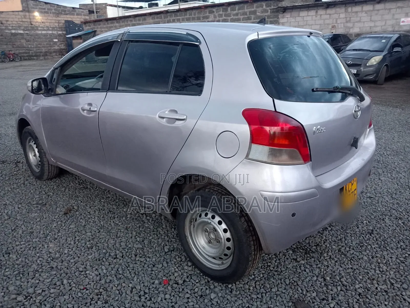 Toyota Vitz 2009 Silver