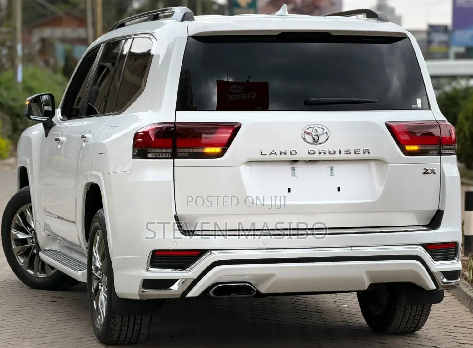 Toyota Land Cruiser LC300 2023 White